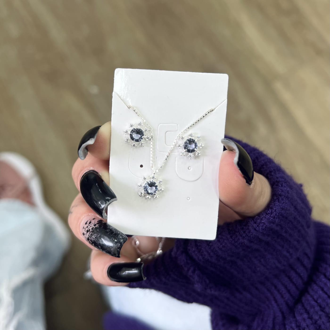 CONJUNTO REDONDO E ZIRCONIAS EM VOLTA