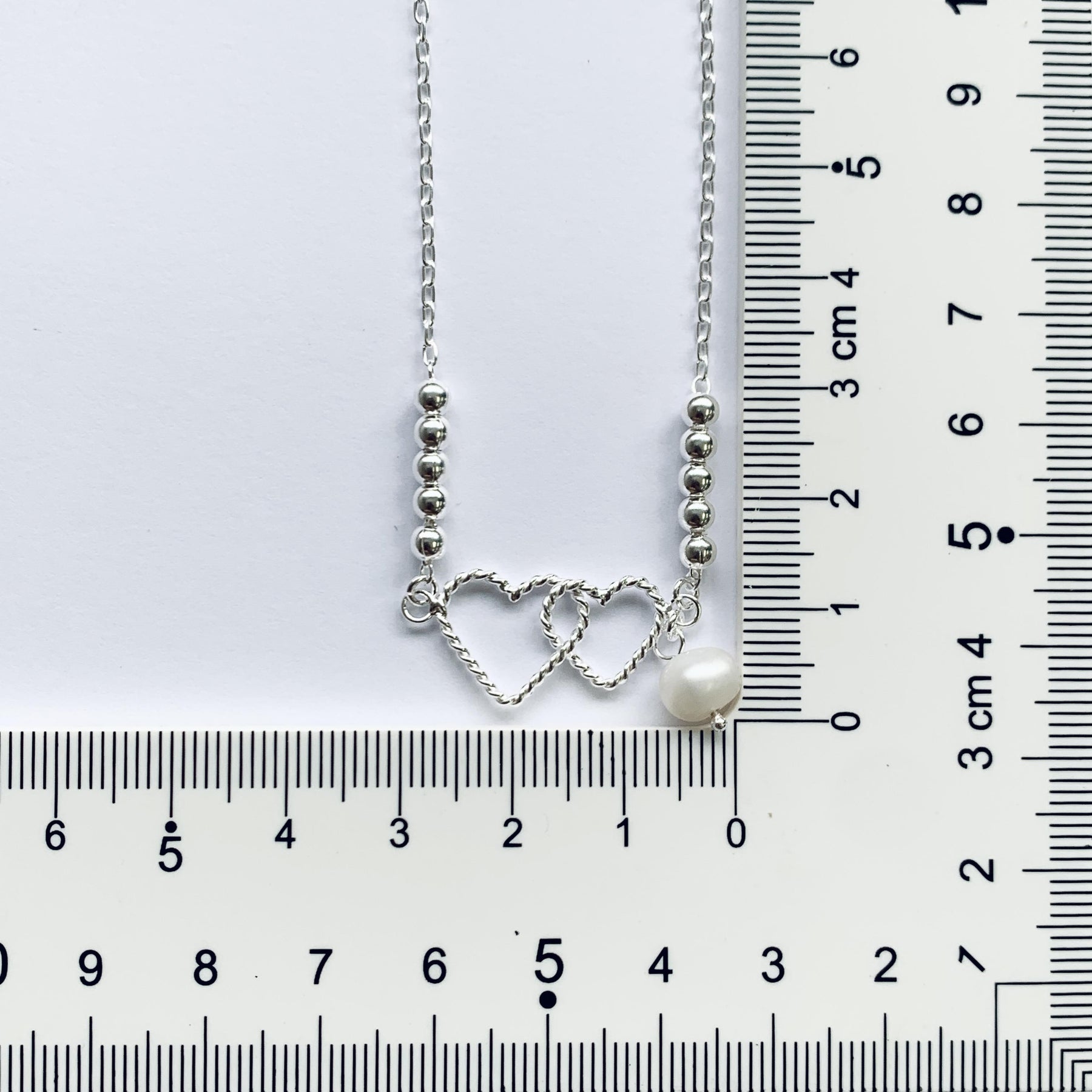 PULSEIRA CORAÇÕES ENTRELAÇADOS E UMA PEROLA