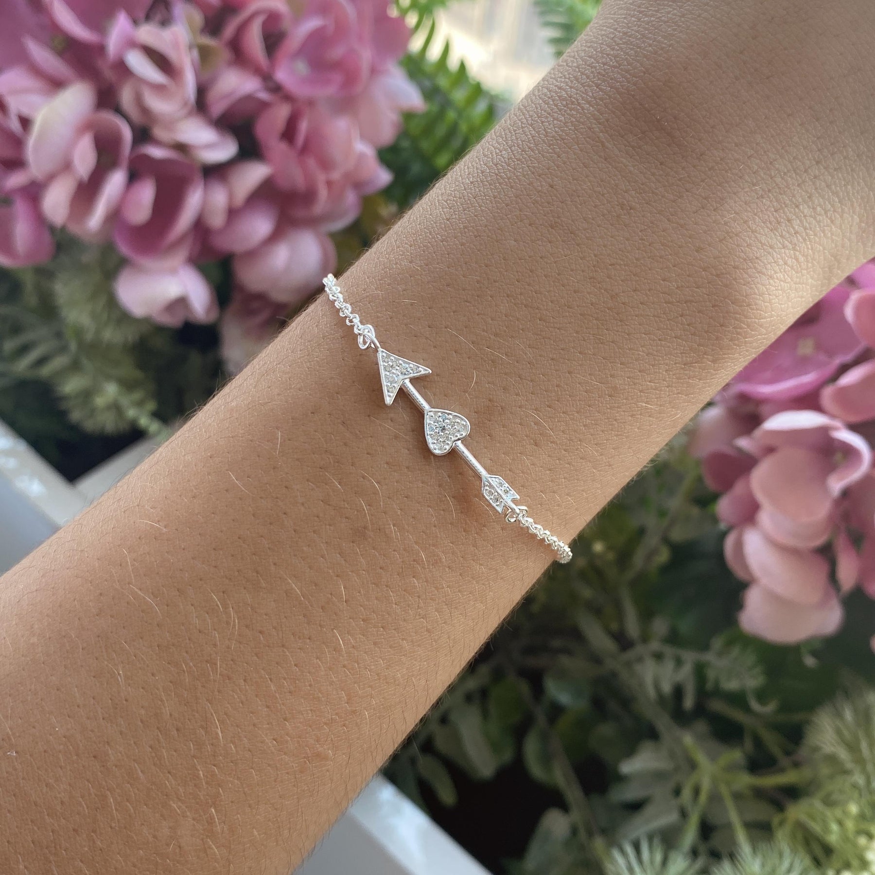 PULSEIRA FLECHA CORAÇÃO CRAVEJADO ELO PORTUGUÊS