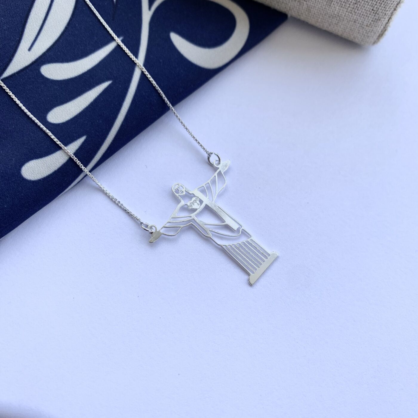 GARGANTILHA CRISTO VAZADO