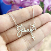 GARGANTILHA COM PINGENTE JESUS E CRUZ